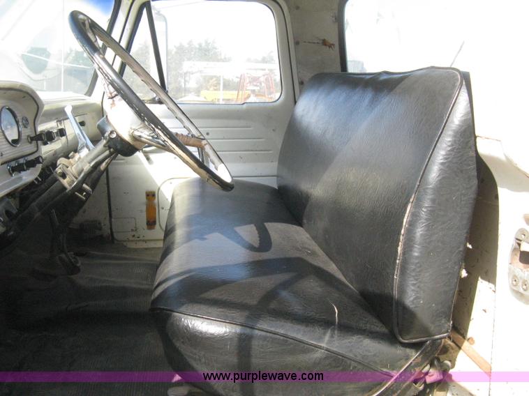 image for item B8187 1966 Ford F750 truck