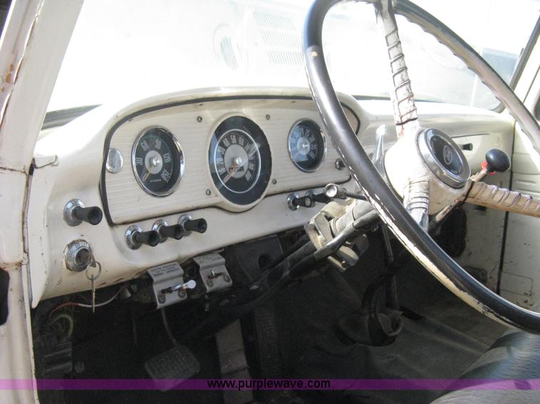 image for item B8187 1966 Ford F750 truck