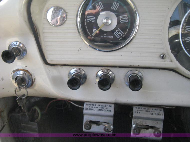 image for item B8187 1966 Ford F750 truck