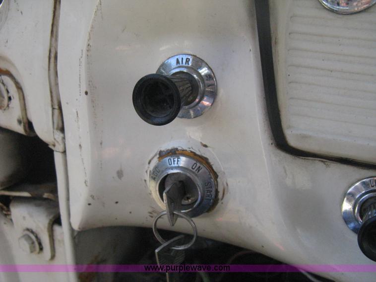 image for item B8187 1966 Ford F750 truck
