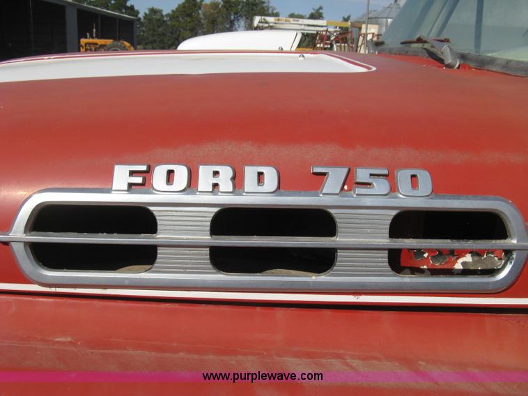 image for item B8187 1966 Ford F750 truck