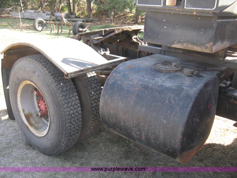image for item B8187 1966 Ford F750 truck