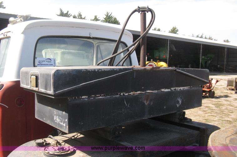 image for item B8187 1966 Ford F750 truck