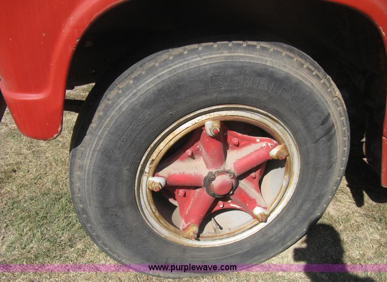 image for item B8187 1966 Ford F750 truck