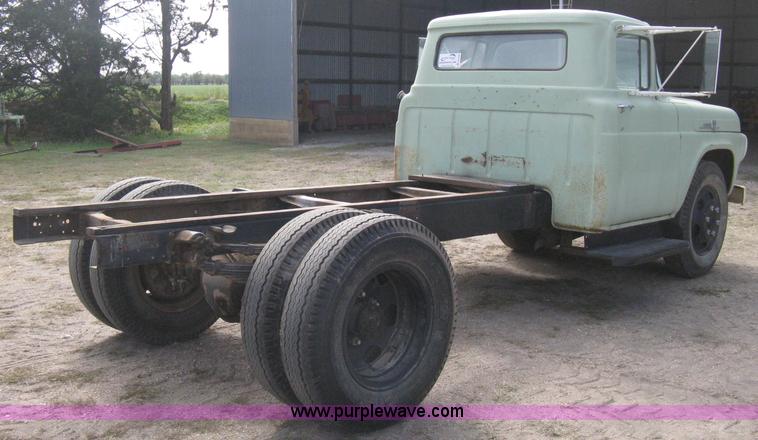 image for item B8188 1959 Ford F600 truck cab and chassis