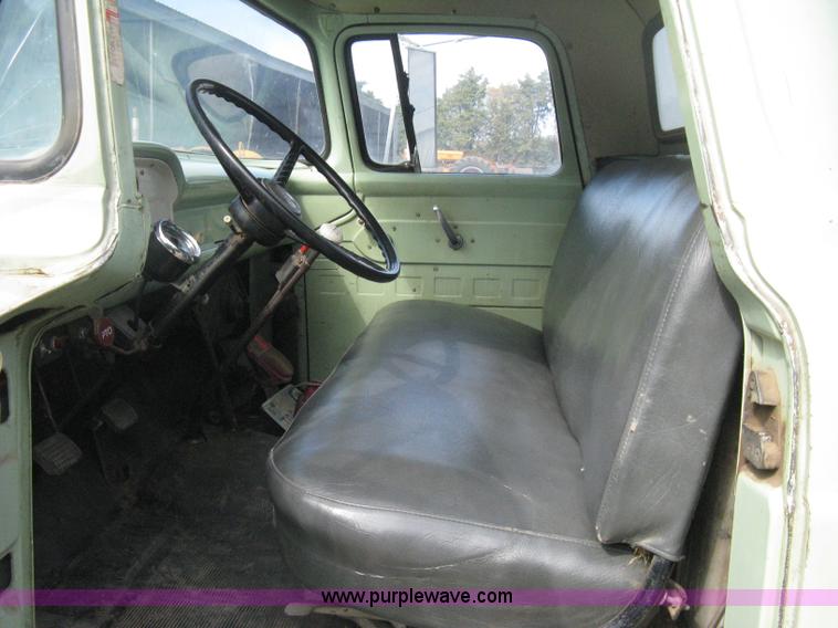 image for item B8188 1959 Ford F600 truck cab and chassis