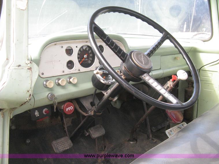 image for item B8188 1959 Ford F600 truck cab and chassis