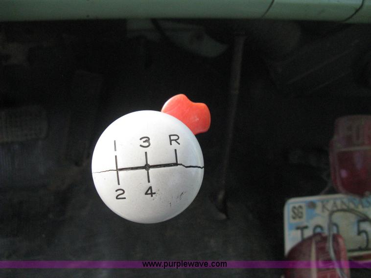 image for item B8188 1959 Ford F600 truck cab and chassis