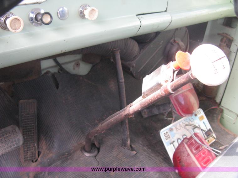 image for item B8188 1959 Ford F600 truck cab and chassis