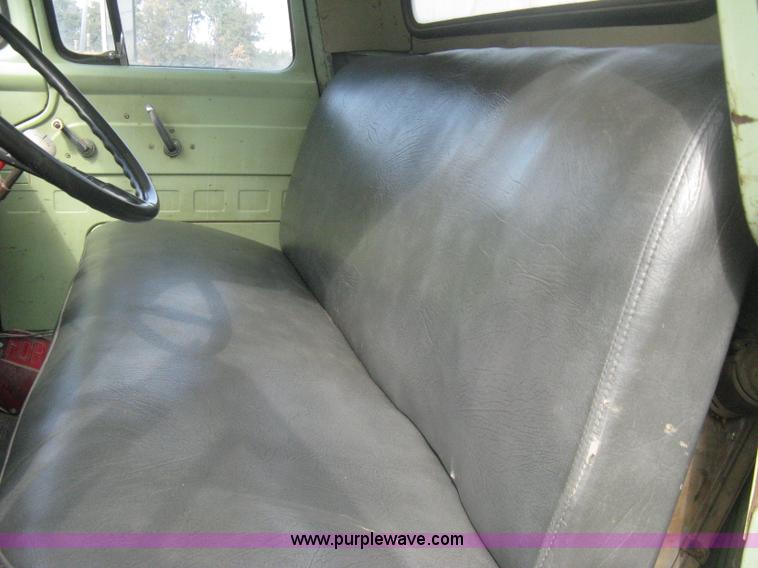 image for item B8188 1959 Ford F600 truck cab and chassis