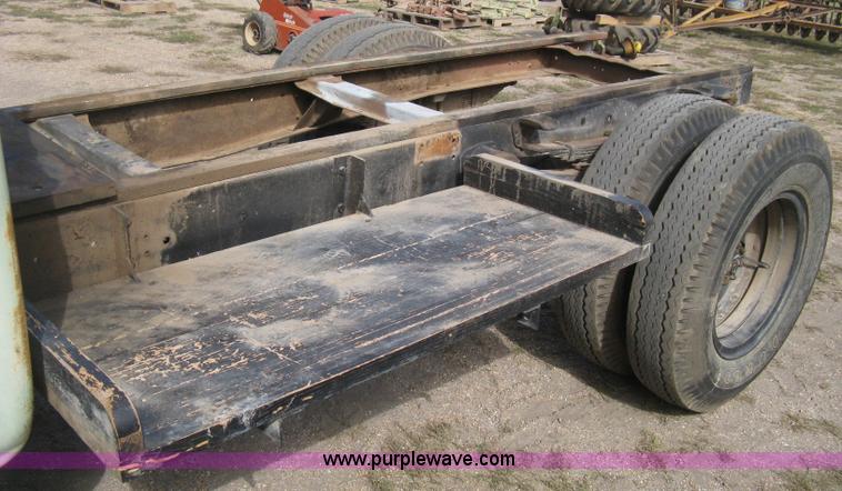 image for item B8188 1959 Ford F600 truck cab and chassis