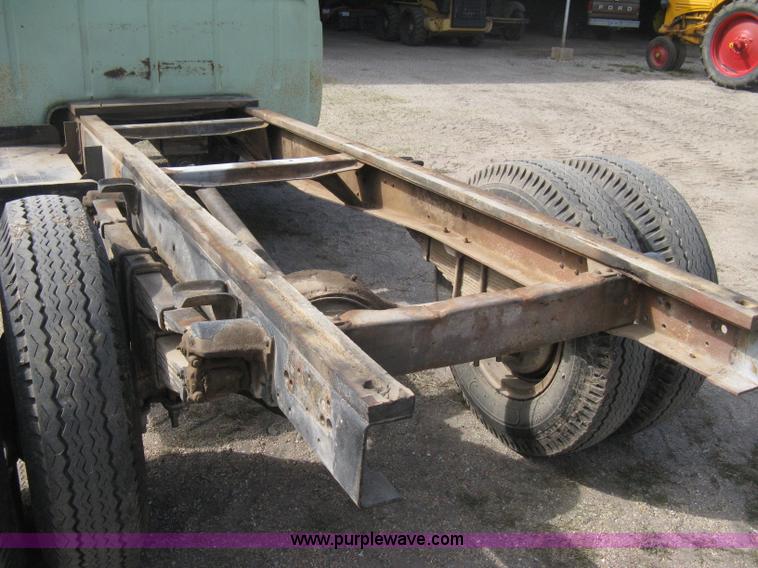 image for item B8188 1959 Ford F600 truck cab and chassis