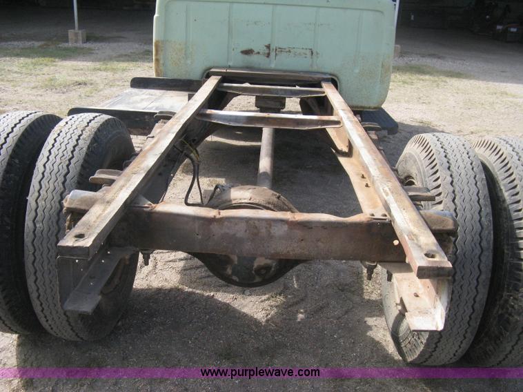 image for item B8188 1959 Ford F600 truck cab and chassis