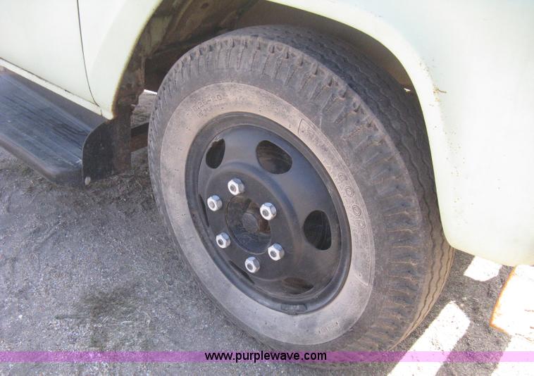 image for item B8188 1959 Ford F600 truck cab and chassis