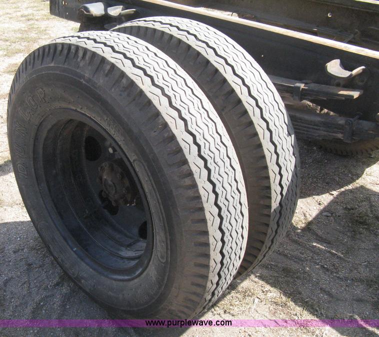 image for item B8188 1959 Ford F600 truck cab and chassis