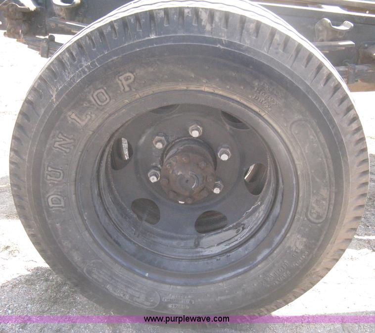 image for item B8188 1959 Ford F600 truck cab and chassis