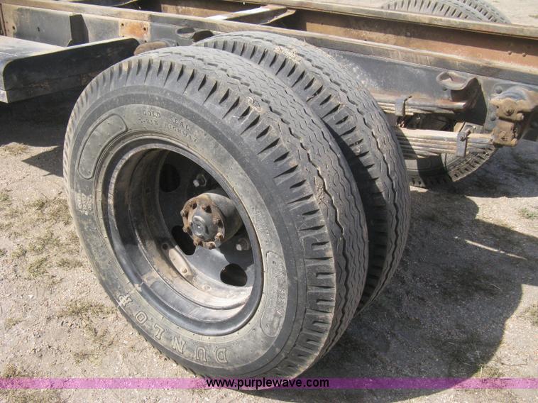 image for item B8188 1959 Ford F600 truck cab and chassis