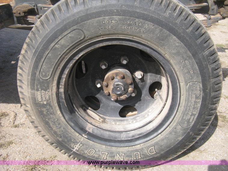 image for item B8188 1959 Ford F600 truck cab and chassis