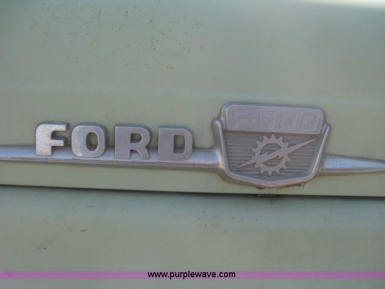 image for item B8188 1959 Ford F600 truck cab and chassis