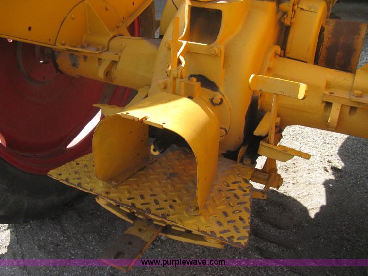 image for item B8198 Minneapolis Moline ZTU tractor