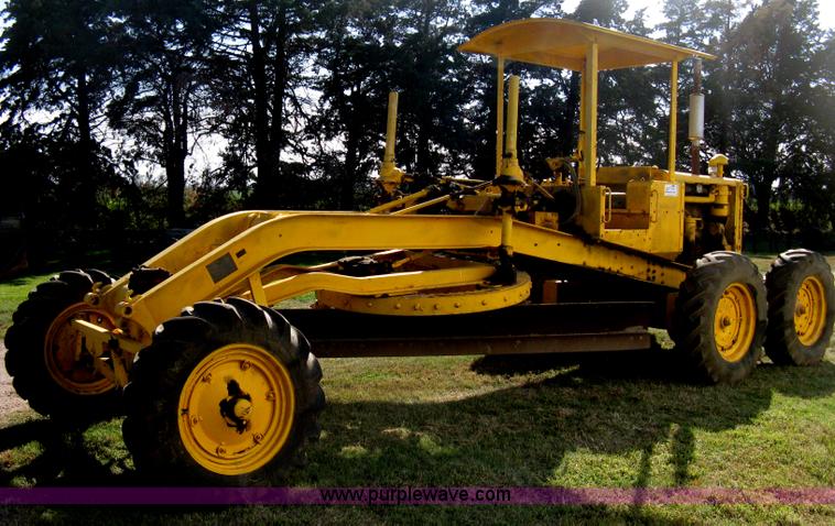 image for item B8308 Caterpillar 10 motor grader