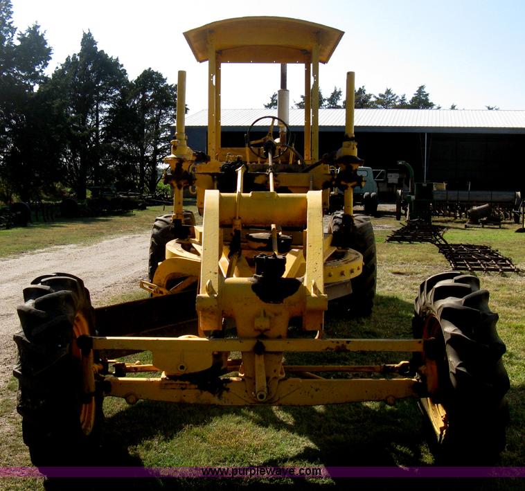 image for item B8308 Caterpillar 10 motor grader