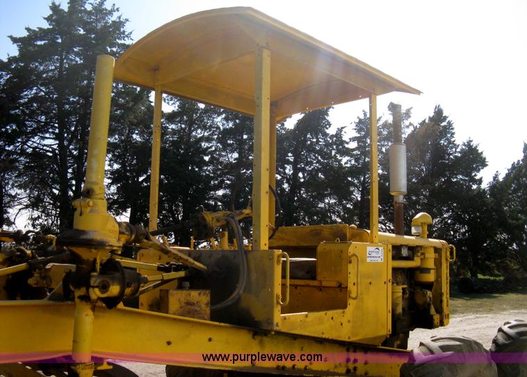 image for item B8308 Caterpillar 10 motor grader