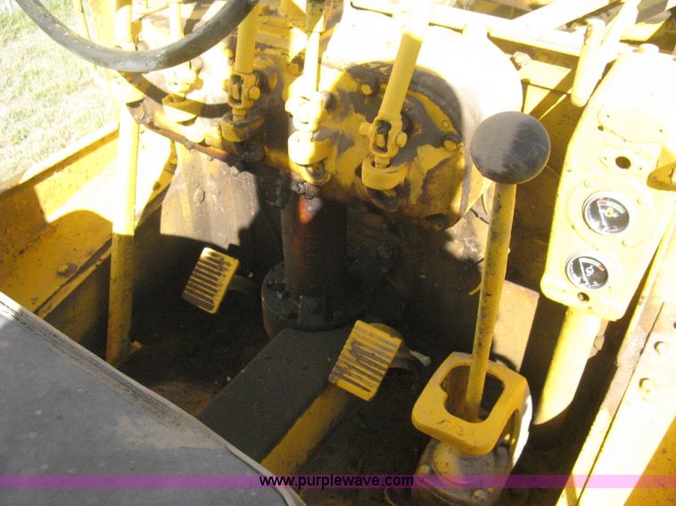 image for item B8308 Caterpillar 10 motor grader