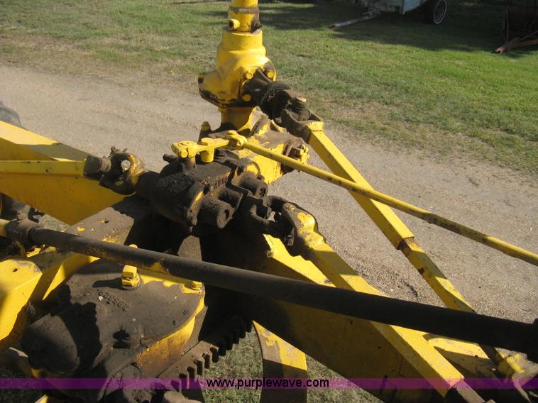 image for item B8308 Caterpillar 10 motor grader