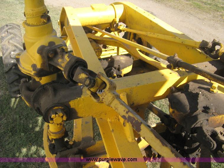 image for item B8308 Caterpillar 10 motor grader