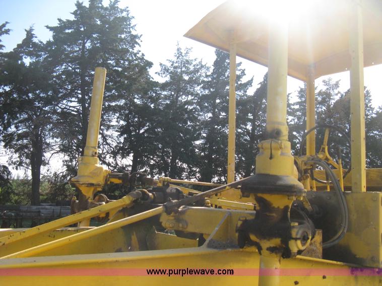 image for item B8308 Caterpillar 10 motor grader