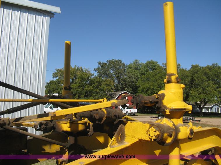 image for item B8308 Caterpillar 10 motor grader