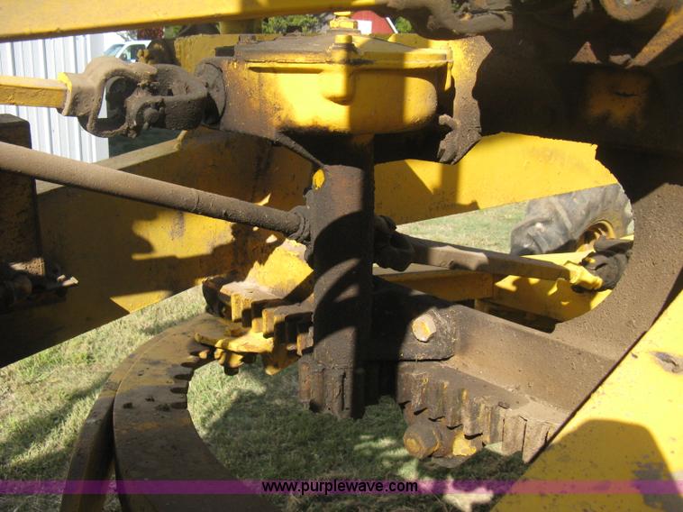 image for item B8308 Caterpillar 10 motor grader