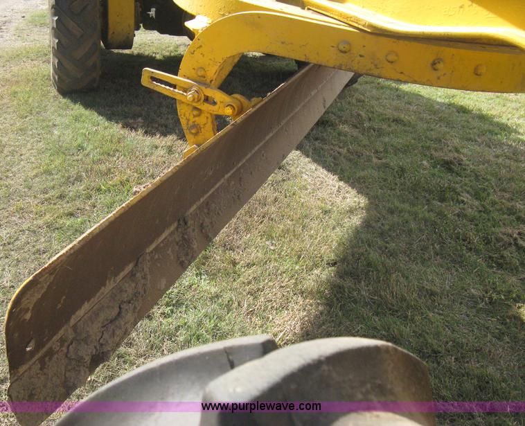 image for item B8308 Caterpillar 10 motor grader