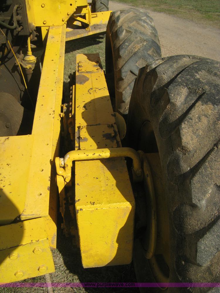 image for item B8308 Caterpillar 10 motor grader