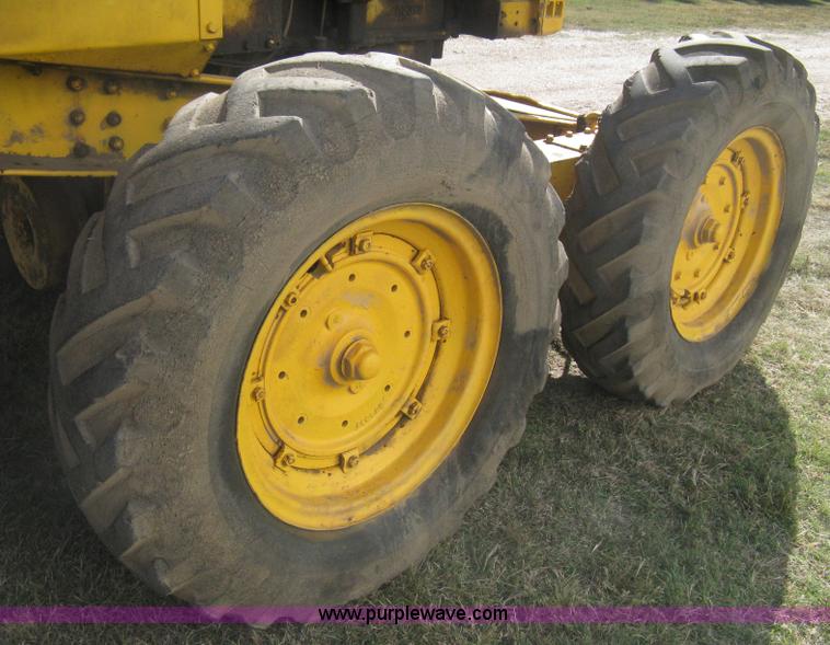 image for item B8308 Caterpillar 10 motor grader