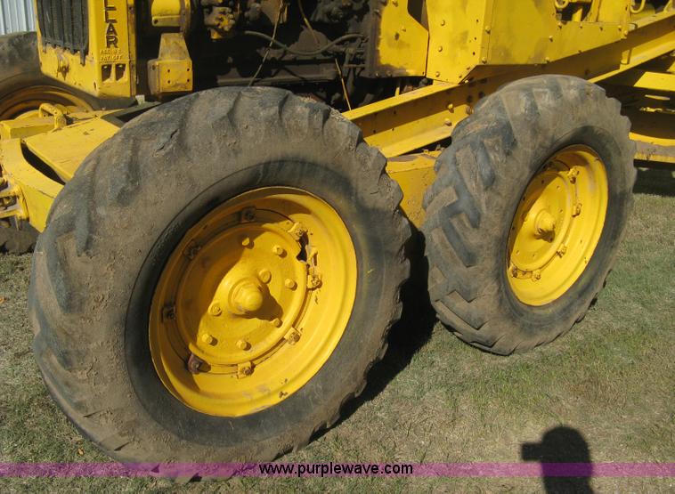 image for item B8308 Caterpillar 10 motor grader