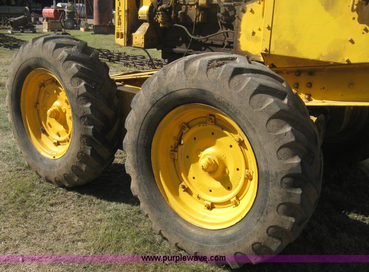 image for item B8308 Caterpillar 10 motor grader
