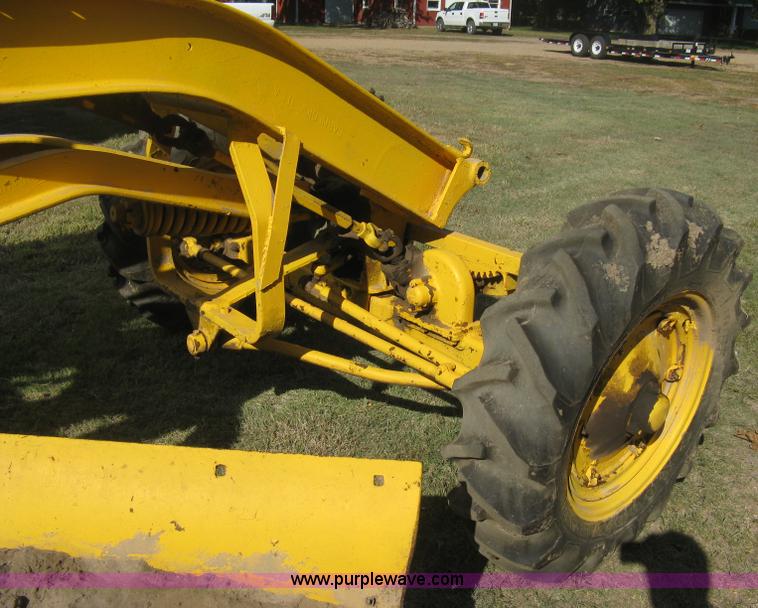 image for item B8308 Caterpillar 10 motor grader