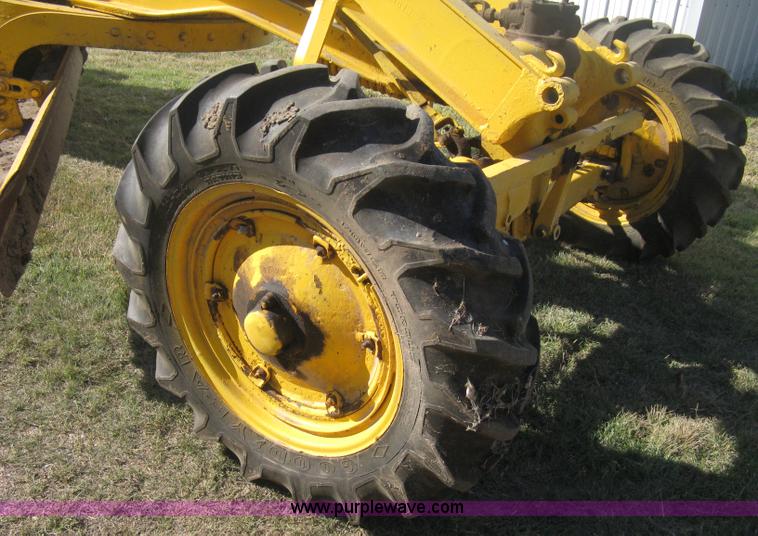 image for item B8308 Caterpillar 10 motor grader