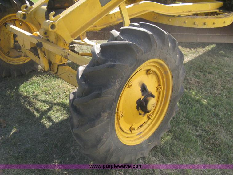 image for item B8308 Caterpillar 10 motor grader