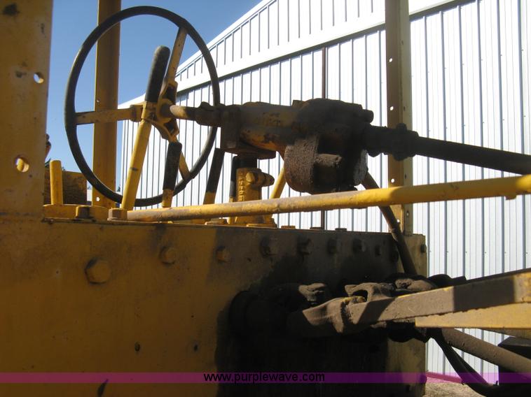image for item B8308 Caterpillar 10 motor grader