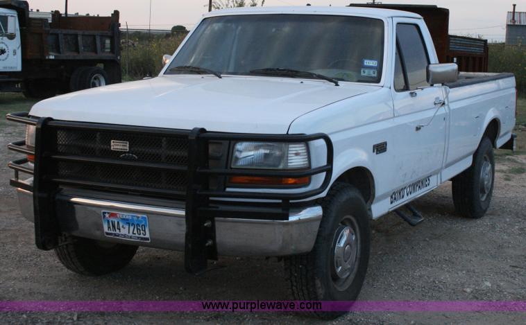image for item C3582 1996 Ford F250 XL pickup truck