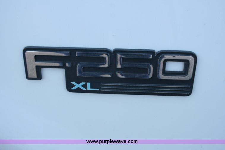 image for item C3582 1996 Ford F250 XL pickup truck