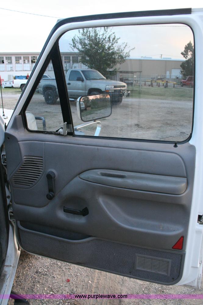 image for item C3582 1996 Ford F250 XL pickup truck