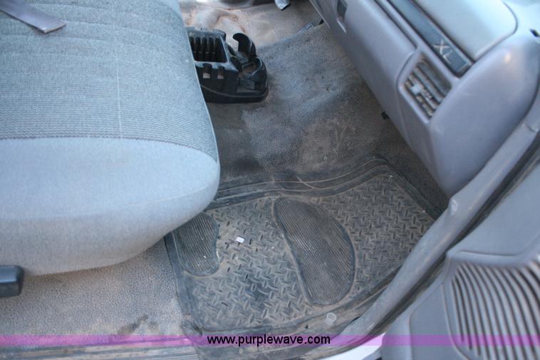 image for item C3582 1996 Ford F250 XL pickup truck