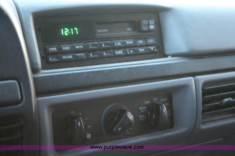 image for item C3582 1996 Ford F250 XL pickup truck