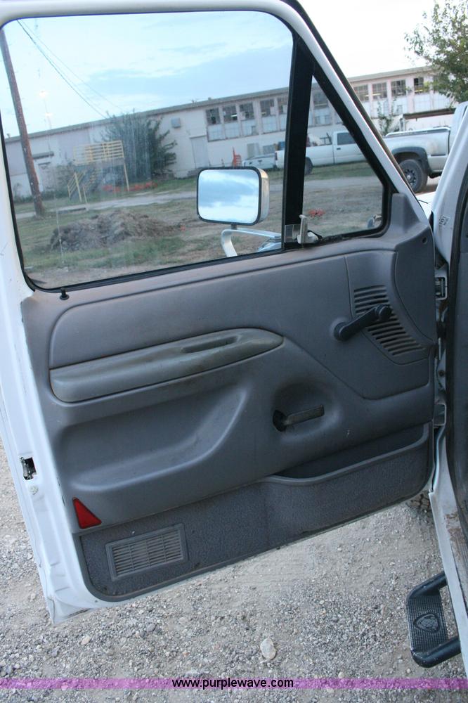 image for item C3582 1996 Ford F250 XL pickup truck