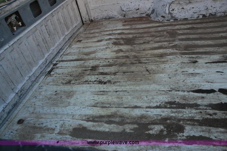 image for item C3582 1996 Ford F250 XL pickup truck