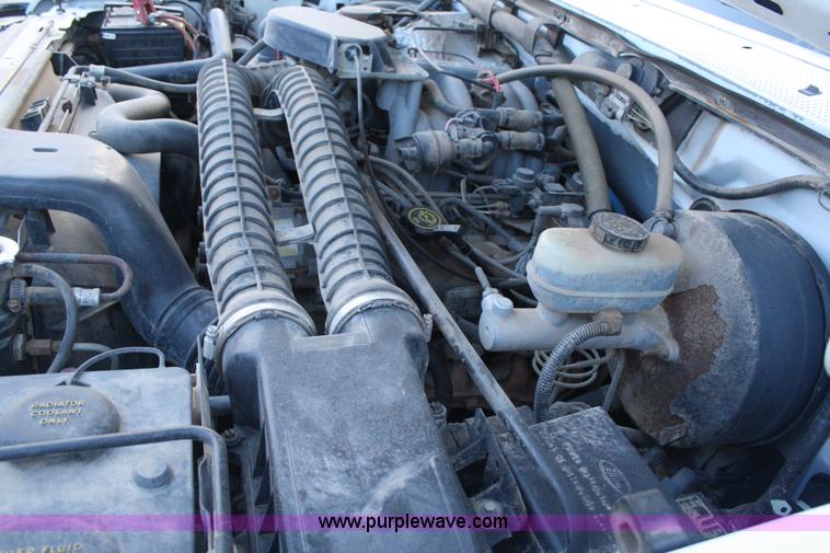image for item C3582 1996 Ford F250 XL pickup truck